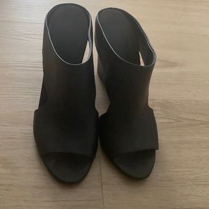 Vince Black Leather Sandals